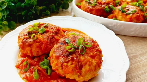 Тефтели с рисом: курица / свинина
